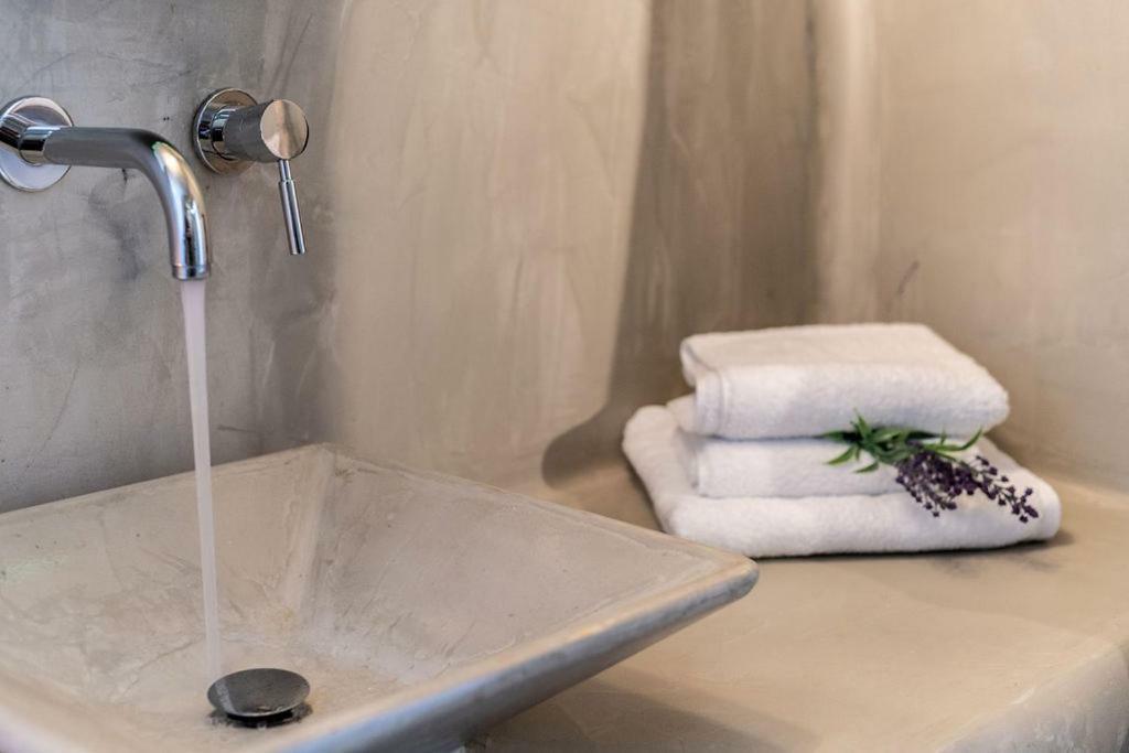 Astrea Suites Feggaropetra Cave House Fira  Eksteriør billede