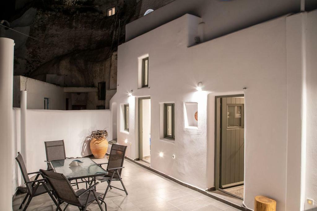 Astrea Suites Feggaropetra Cave House Fira  Eksteriør billede