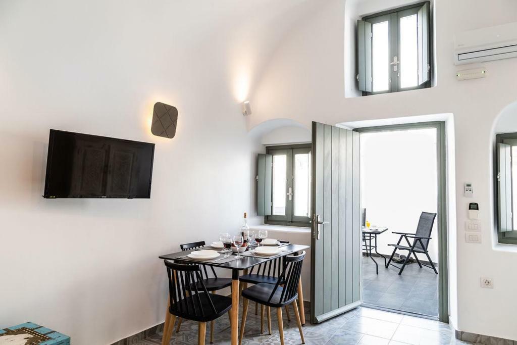 Astrea Suites Feggaropetra Cave House Fira  Eksteriør billede