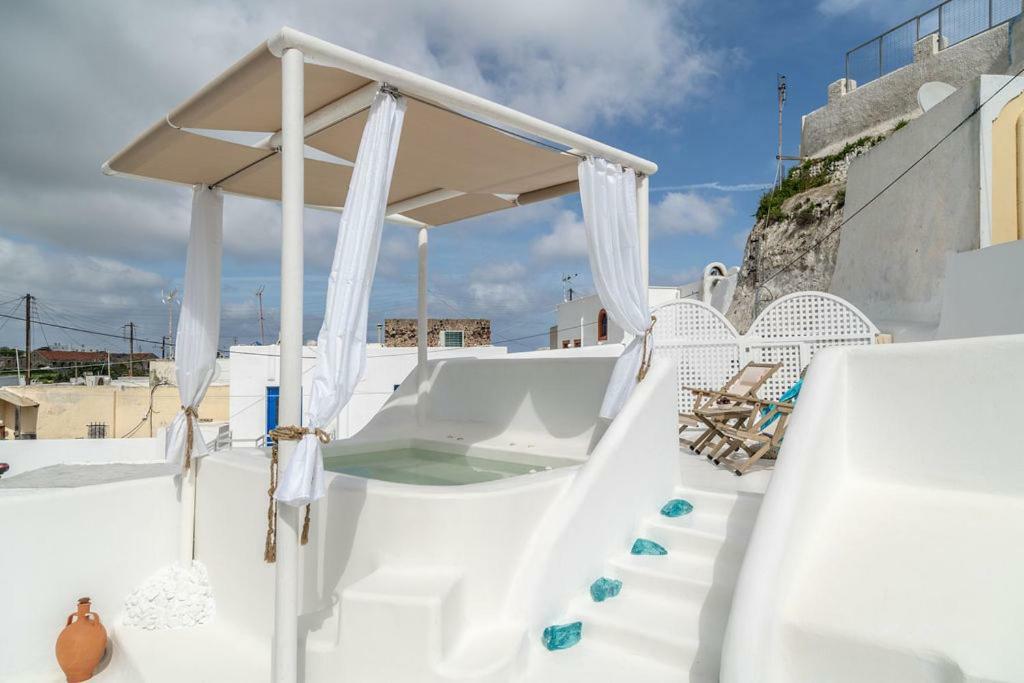 Astrea Suites Feggaropetra Cave House Fira  Eksteriør billede