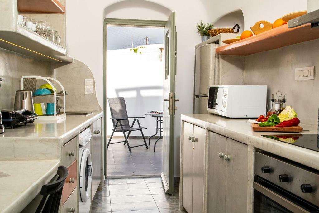 Astrea Suites Feggaropetra Cave House Fira  Eksteriør billede