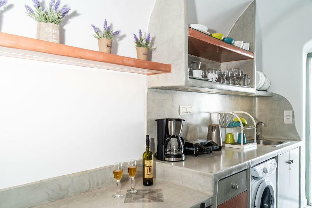Astrea Suites Feggaropetra Cave House Fira  Eksteriør billede