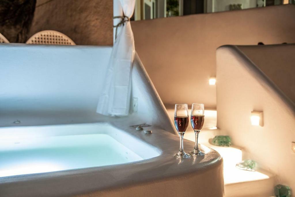 Astrea Suites Feggaropetra Cave House Fira  Eksteriør billede